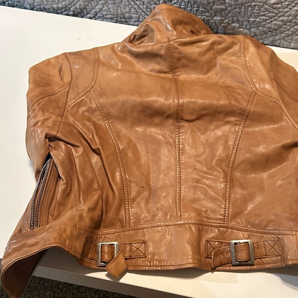 Woman’s Tan Leather Jacket - Picture 3 of 8